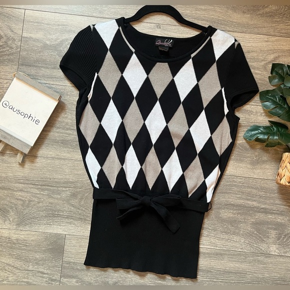Questions by say what diamond patterned belted sweater top. Size M - Picture 1 of 8